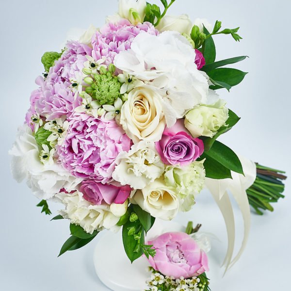 Buchet bujori roz, hortensie alba, ornithogalum